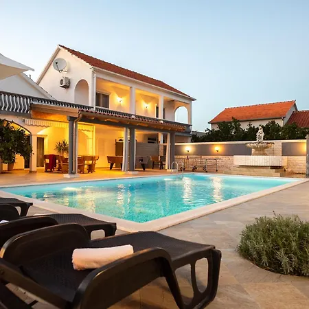 Villa House San Mario - Pets Friendly Rural Polaca